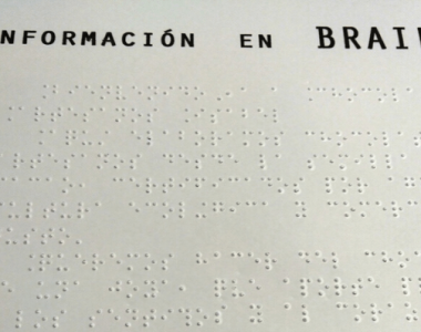 señalización en braille tienda alcorisa